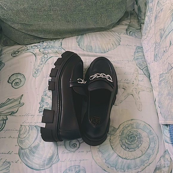 9w,black, brand name is no boundaries - Picture 1 of 1